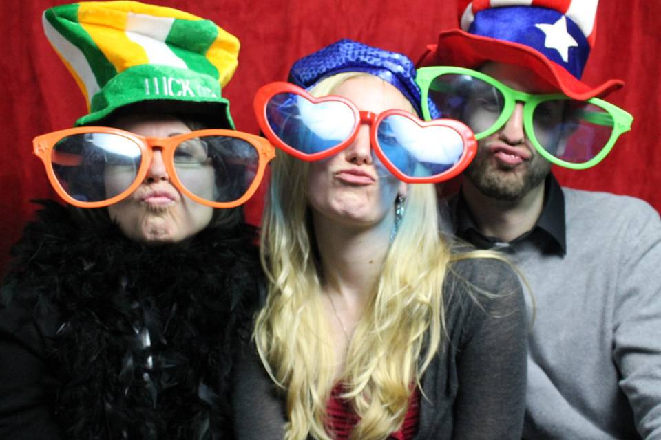 Happy Snapz Photo Booth and DJ Services