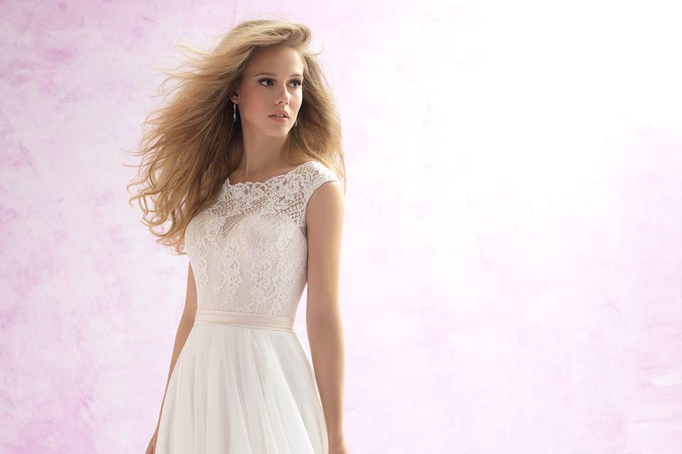 Style	MJ101	<br>	Scalloped lace overlay composes the bodice of this delicate A-line gown.