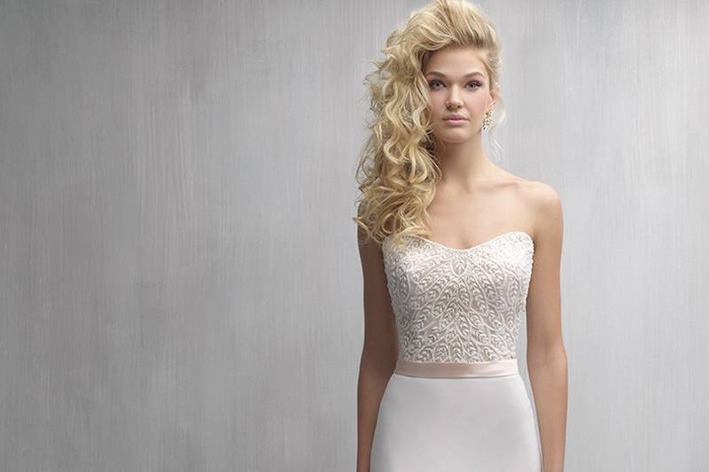 Style MJ255 <br> This dreamy gown emphasizes curves without sacrificing a classic silhouette.