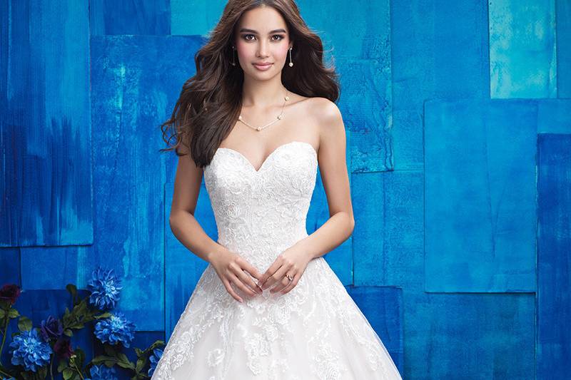 9413	<br>	This timeless ballgown features lace appliques throughout the bodice and leading to the hemline.