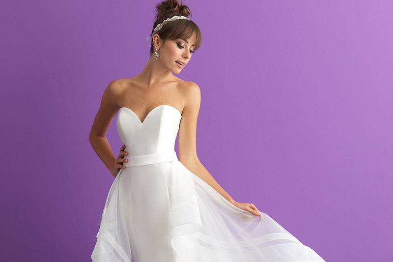 Style 3000T		This strapless, classic gown is elevated by a chic detachable train.