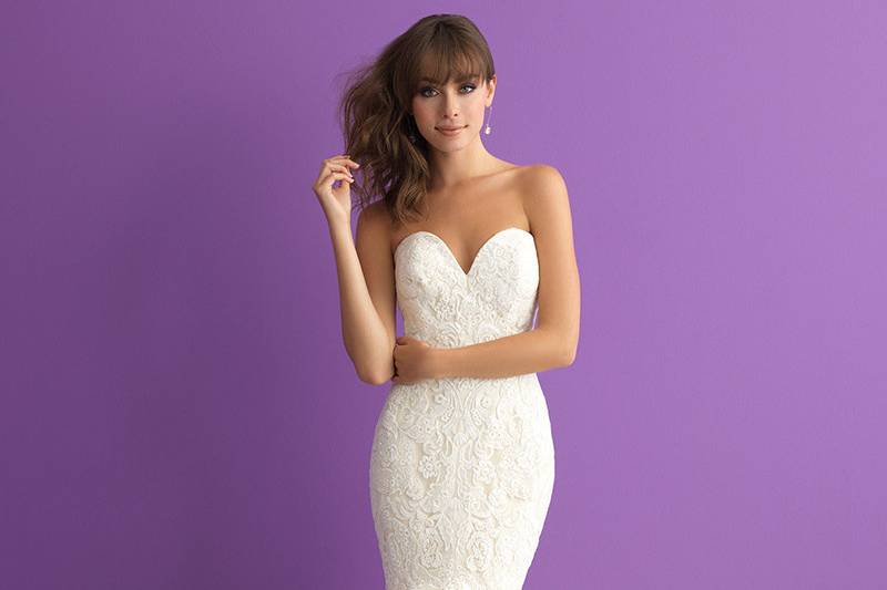 Style 3007		Emphasizing your curves at every angle, this satin-finish mermaid gown has a dreamy illusion back, framed in lace.