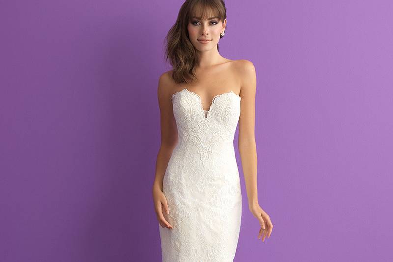 Style 3010		This is our bridal take on the Little Mermaid, with scalloped sweetheart neckline and a slightly flared train.