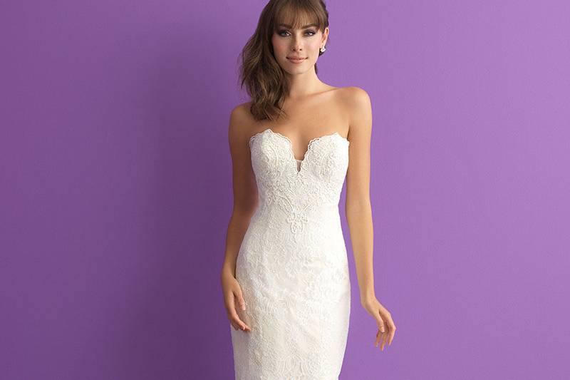 Style 3009		Silk charmeuse adds a shimmering contrast to this lace sheath.