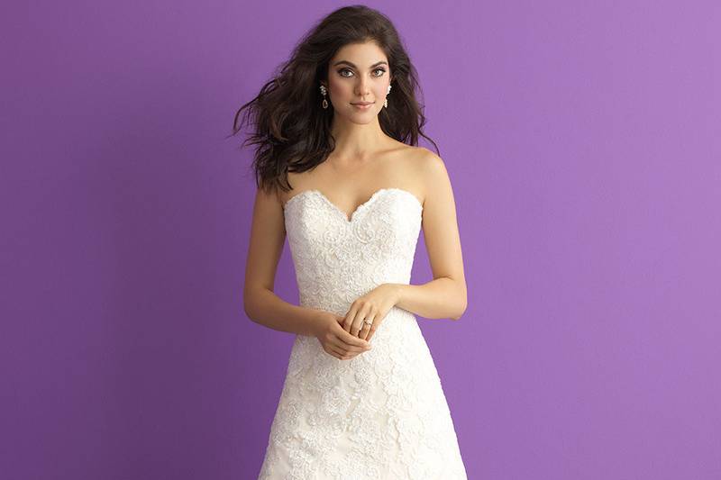 Style 3012		Whether accessorized or left simply on its own, this strapless lace gown makes a statement.