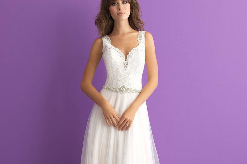 Style 3013		Softly clinging fabric is paired with an eye-catching neckline and open back in this truly glamorous look.