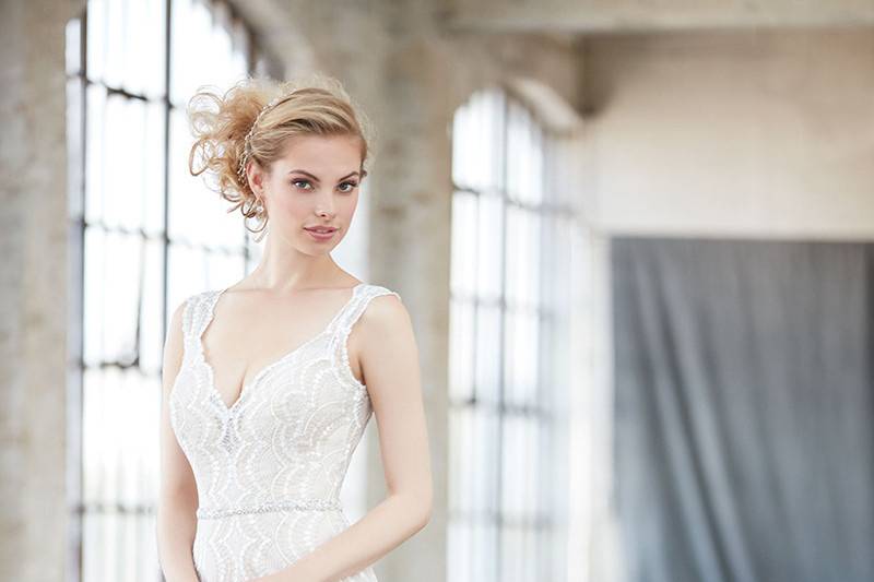 Style MJ303		Floating button enclosures and delicately scalloped lace create a truly unique bridal gown.