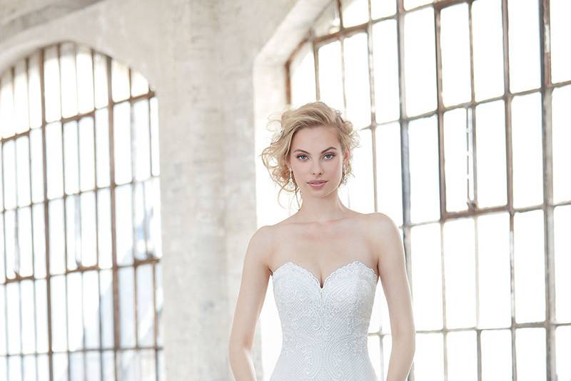 Style MJ312		Textured lace embodies subtle elegance in this strapless column gown.