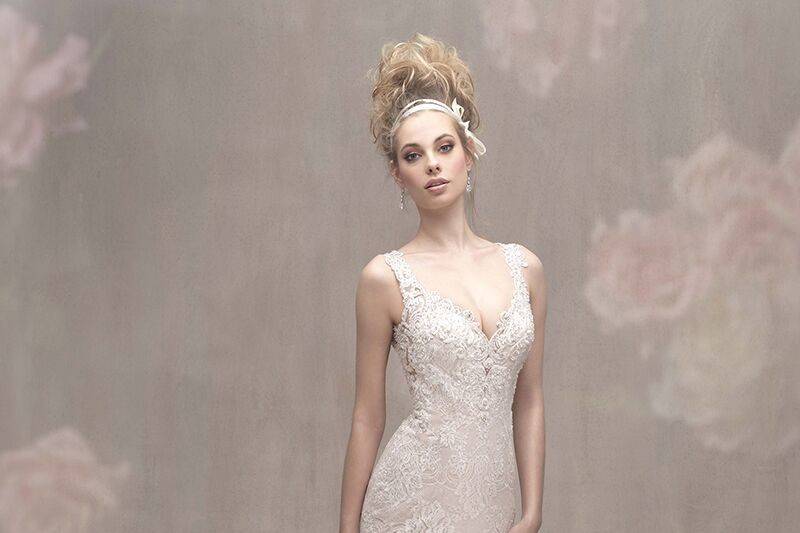 Allure Couture	C462	<br>	Featuring gorgeous, vintage-inspired lace and beadwork, this sheath gown is truly stunning.