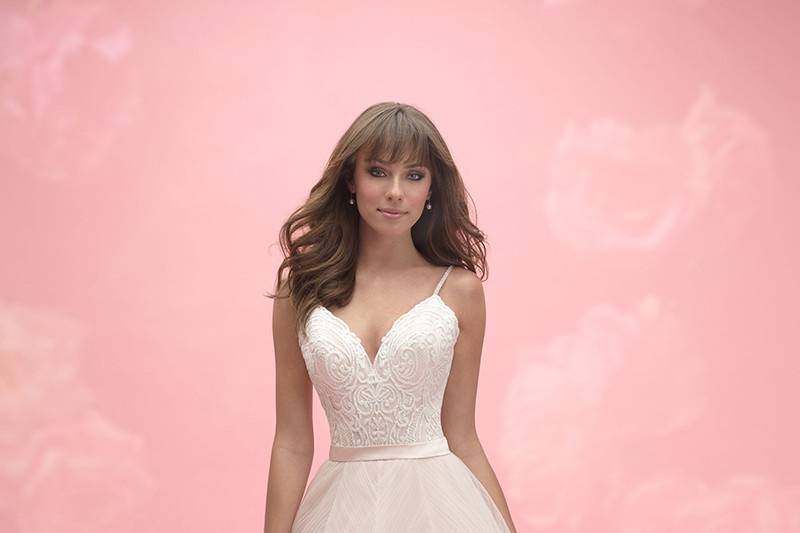 Allure Romance	3050	<br>	This ballgown features a sweet, chic bow at the waist, while a subtle herringbone pattern texturizes the skirt.