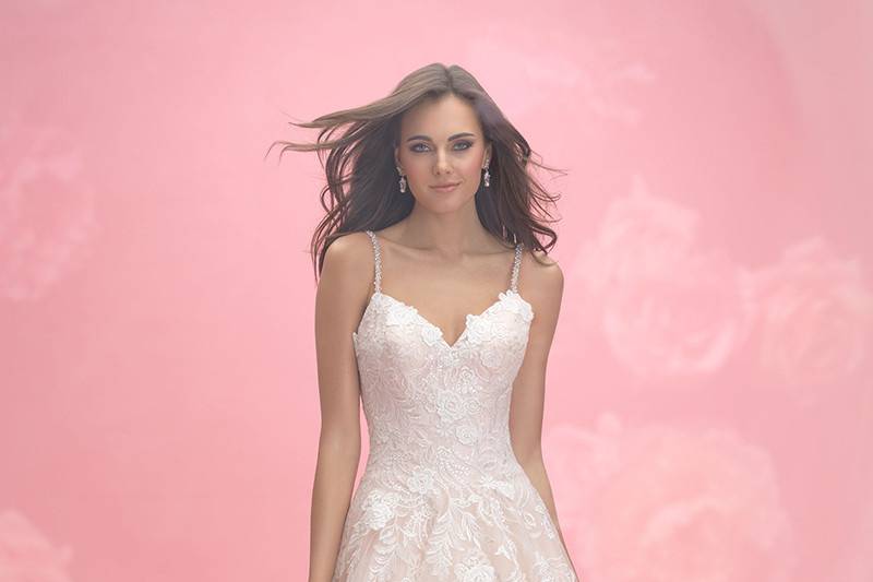 Allure Romance	3052	<br>	A soft, multilayered A-line skirt is beautiful in motion, especially when topped with a romantic lace bodice.