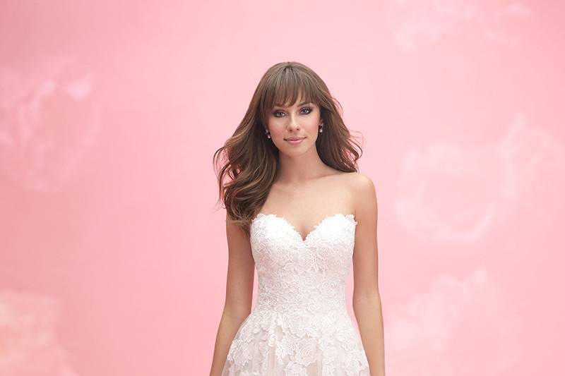 Allure Romance	3057	<br>	A whisper of tulle provides unexpected texture and volume atop this strapless lace sheath.