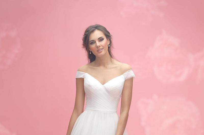 Allure Romance	3062	<br>	Ruched tulle and soft off-shoulder cap sleeves are elegant additions to this understated A-line gown.