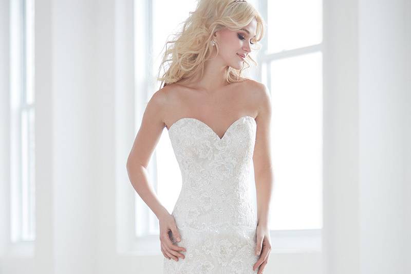 Madison James	MJ351	<br>	An ethereal tulle overskirt adds detachable dimension to this classic, strapless lace sheath.