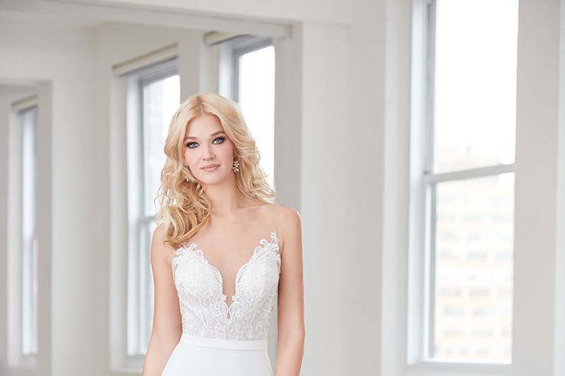 Madison James	MJ355	<br>	The blending of crepe, soft charmeuse and a striking illusion bodice delivers a modern yet whimsical silhouette.