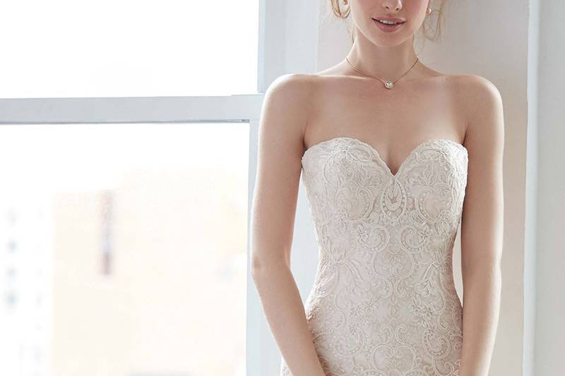 Madison James	MJ361	<br>	This strapless lace sheath proves that simple is stunning.
