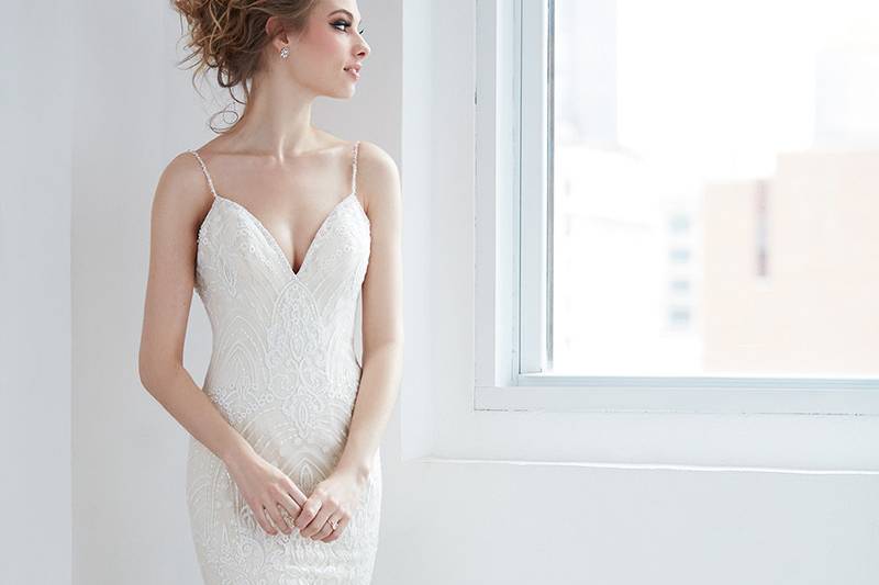 Madison James	MJ365	<br>	Thin beaded straps accentuate the graceful lines of this tapered, form-fitting gown.