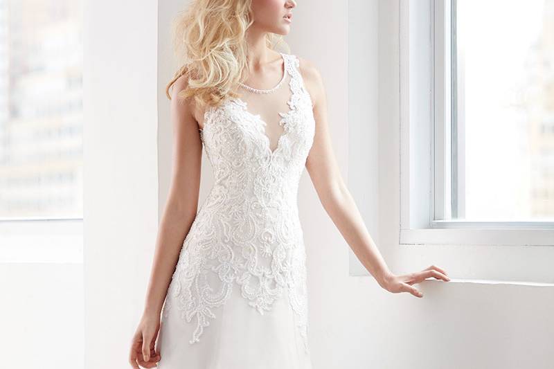 Madison James	MJ368	<br>	Fitted along the hips, this lace appliqued gown flares gently to create a flattering A-line.