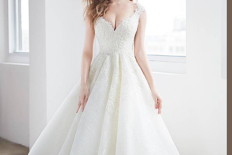 Madison James	MJ369	<br>	Delicate pearl beadwork glows throughout the bodice of this polished, feminine ballgown.