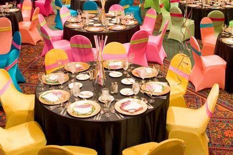Round table setting