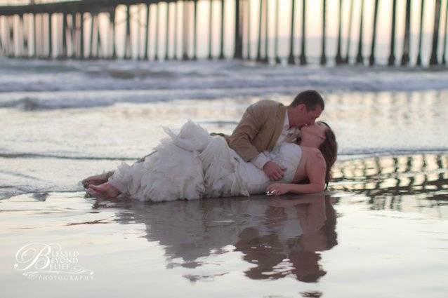 I absolutely love when my couples want to have some serious fun with their wedding day photos. After all .....it is only one day and you want to remember it for a lifetime!!