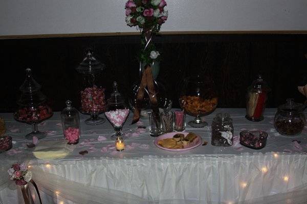 We can help you create sweet treats for your guests with a candy buffet table. The latest trends in weddings this year.