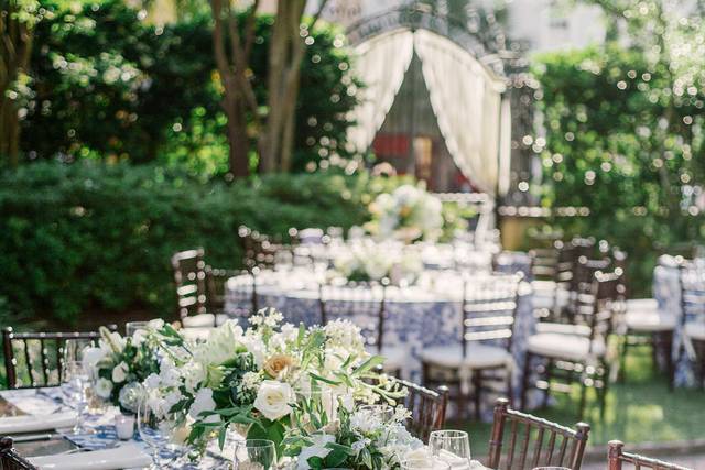 EVAN LAETTNER - Gorgeous table setting