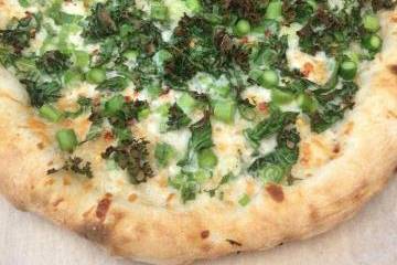 Tre Verde – Mozzarella, Asparagus, Green Onion, Kale, Parmigiano Reggiano and Olive Oil