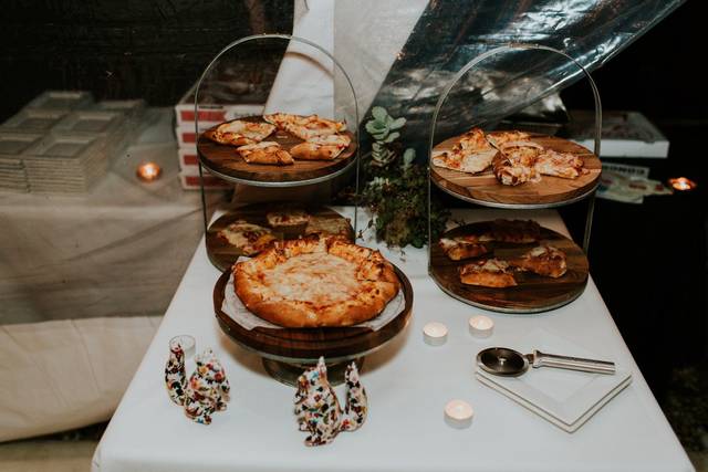 the pizza cake WITH accompanying tiers...and an engraved pizza cutter!!