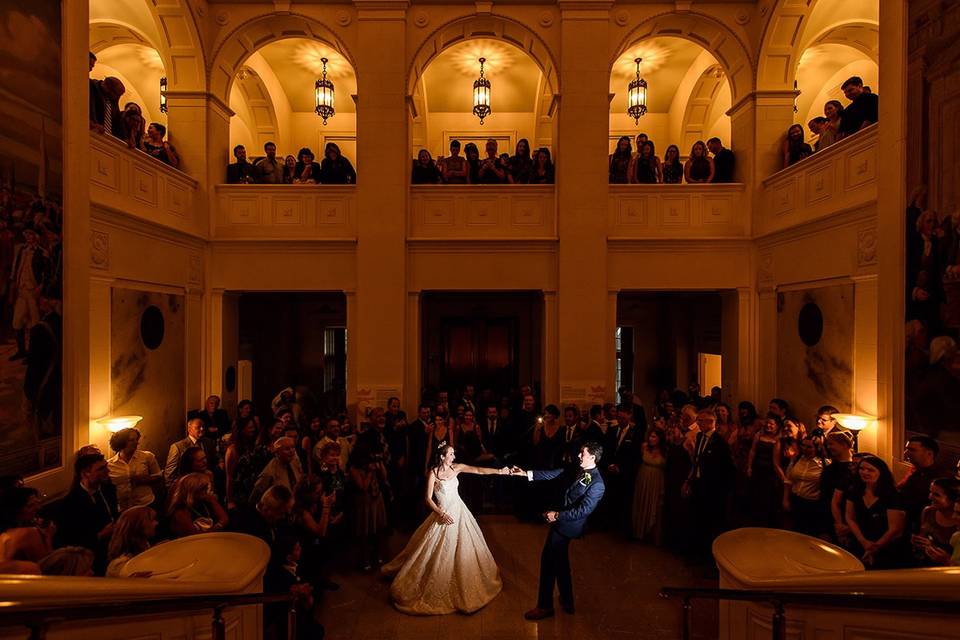 Gorgeous first dance!