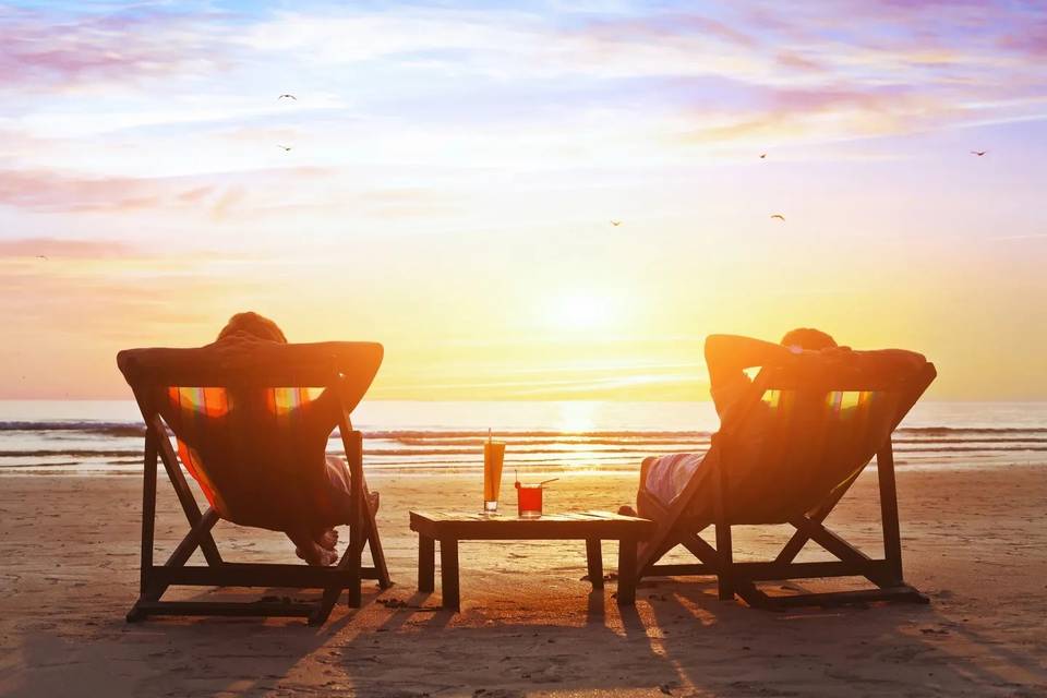 Enjoy drinks on the beach