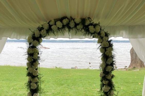 Inns of Aurora ceremony arch