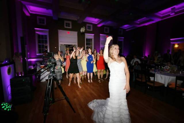 Bouquet toss