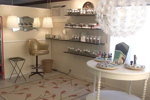 ROUGE MakeUp and Nail Studio