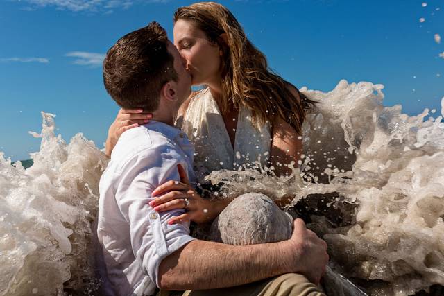 Kiss in the Guanacaste surf