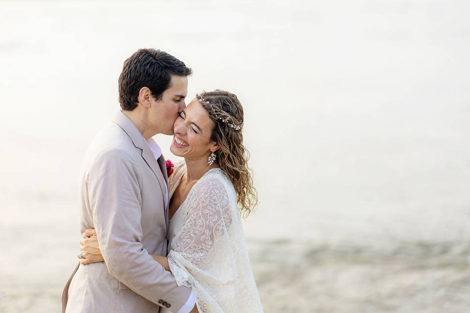 Forehead kiss on the beach