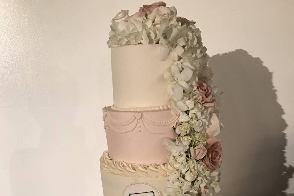 Floral trail cake