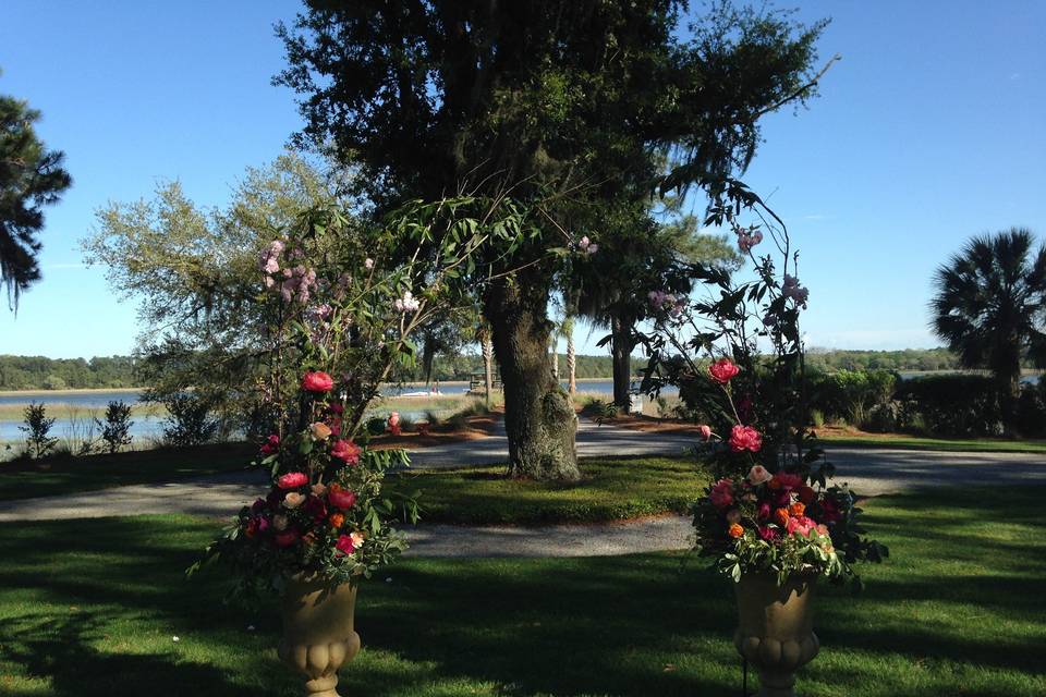 Outdoor wedding arch