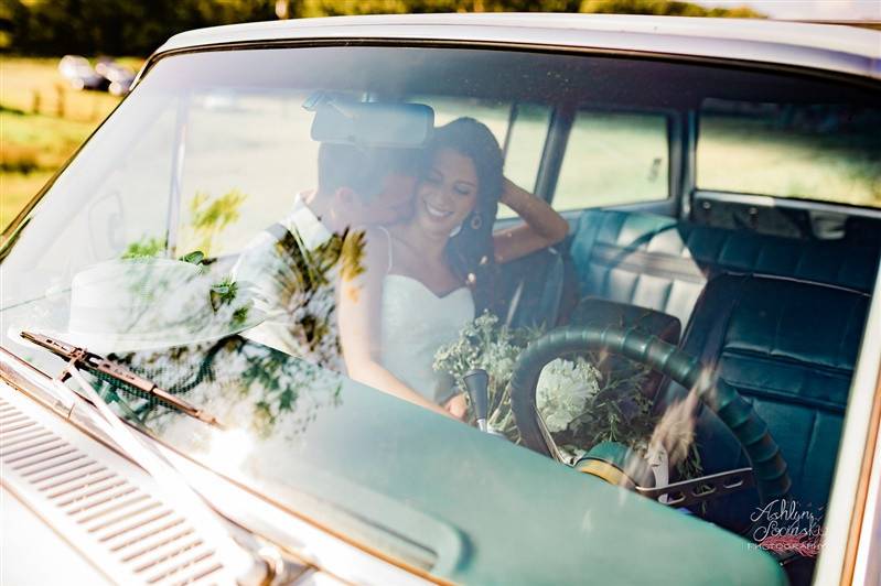 Jeep bride and groom newlyweds