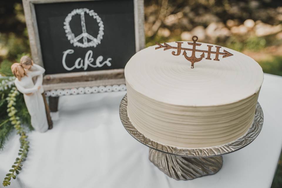 Simple wedding cake