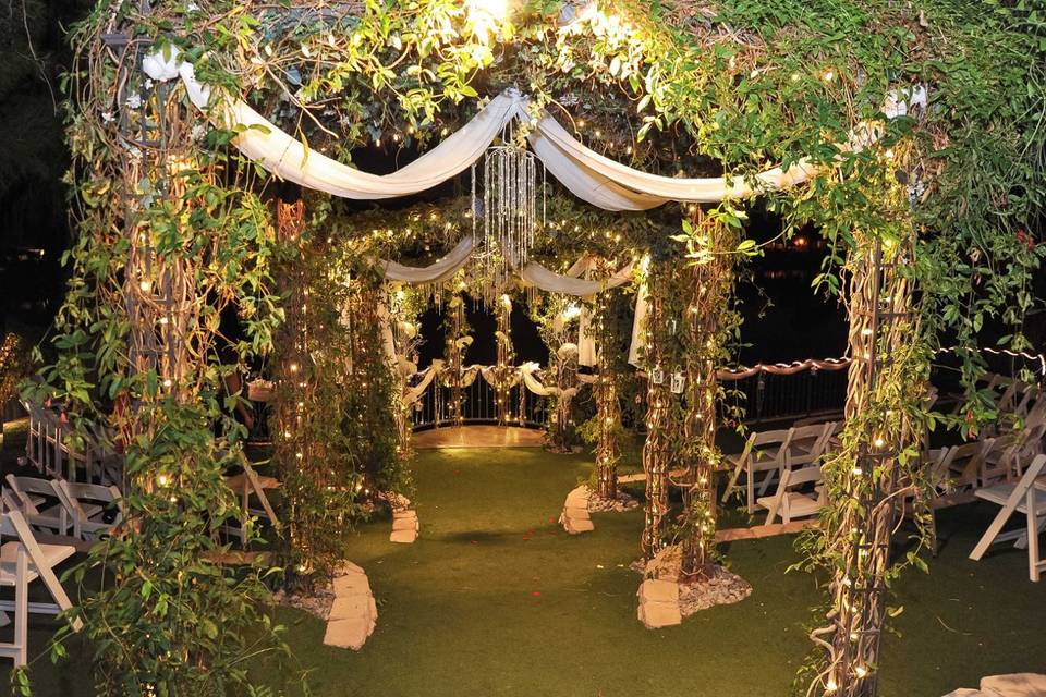 Garden wedding decor