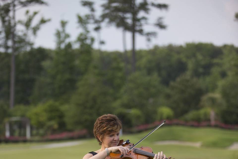 Black and white photo of the violinist