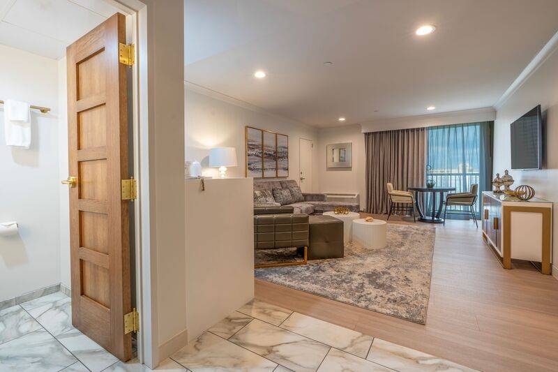 1 Bedroom Suite Parlor