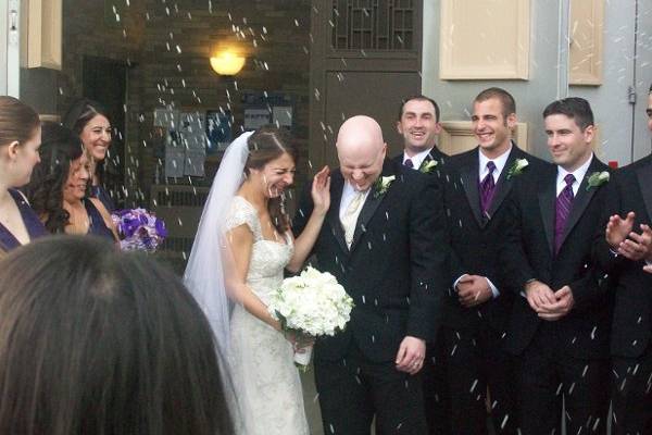 The couple with the bridesmaids and groomsmen