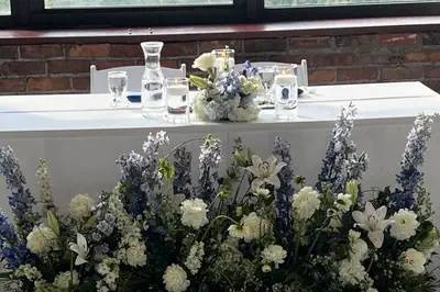 Sweetheart table meadow