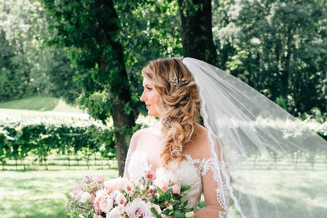 Bride holding her bouquet