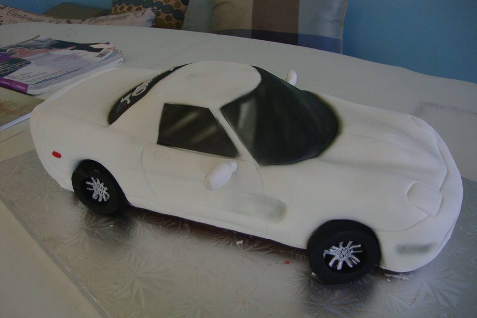 White car cake