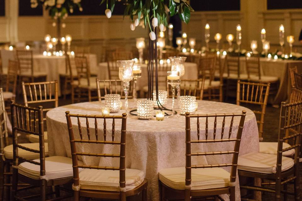 Table setting with flower centerpiece