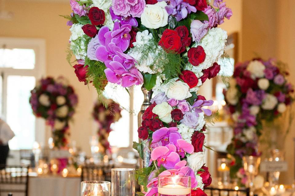 Table setting with flower centerpiece