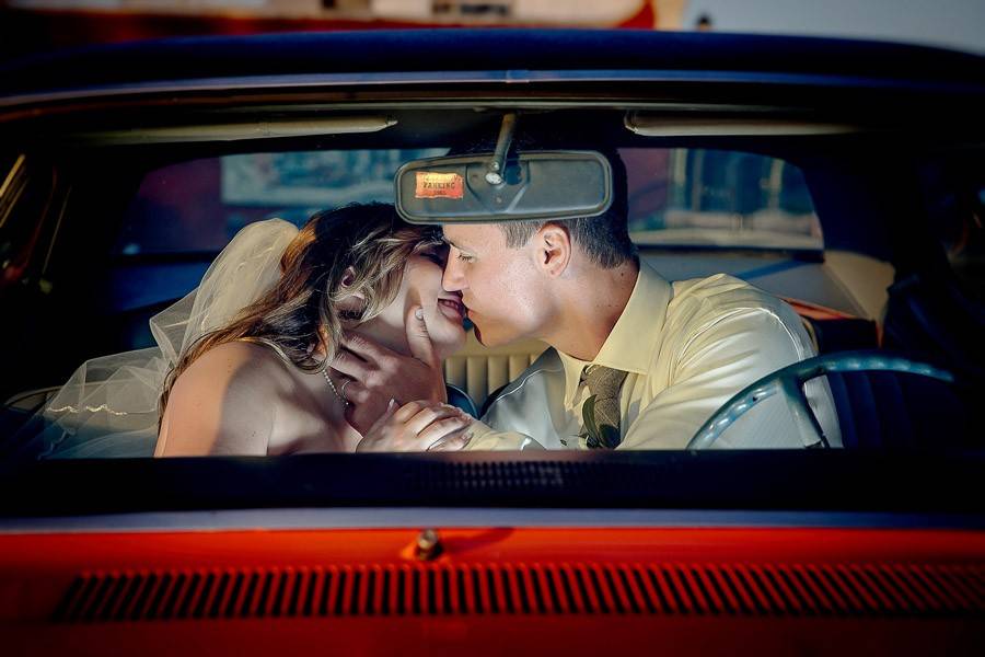 Classic Car Wedding Kiss